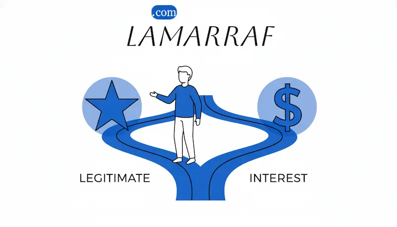 شخص يتخذ قرارًا ماليًا بناءً على التوافق مع الشريعة أو مرونة السداد بين نوعي التمويل.